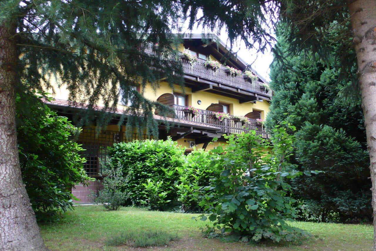 Hotel Ristorante La Perla Varallo Pombia Extérieur photo