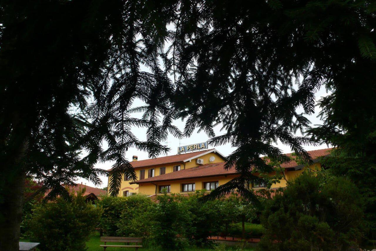 Hotel Ristorante La Perla Varallo Pombia Extérieur photo