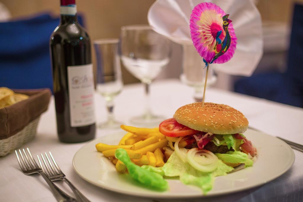 Hotel Ristorante La Perla Varallo Pombia Extérieur photo