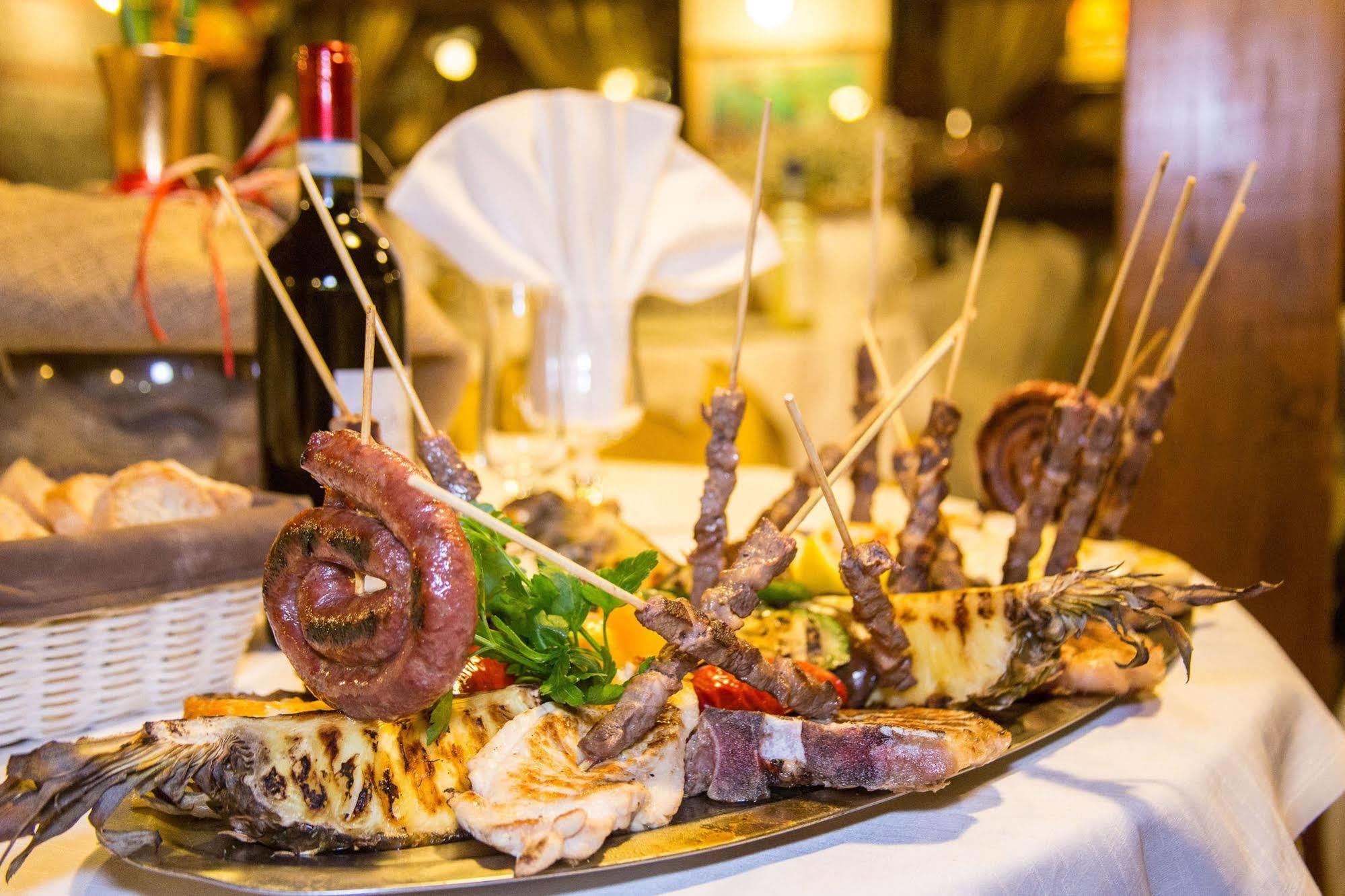 Hotel Ristorante La Perla Varallo Pombia Extérieur photo