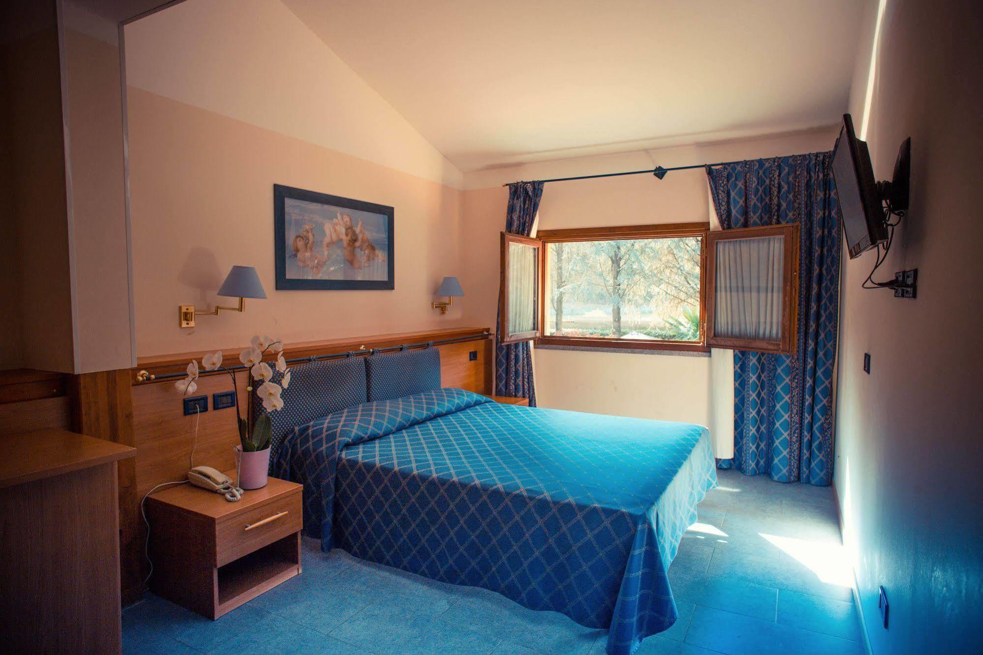 Hotel Ristorante La Perla Varallo Pombia Extérieur photo