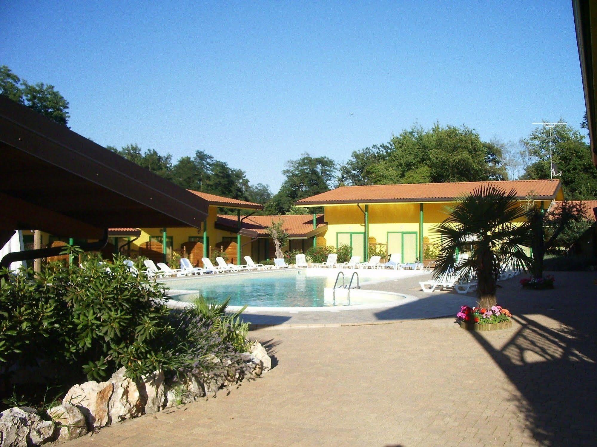 Hotel Ristorante La Perla Varallo Pombia Extérieur photo