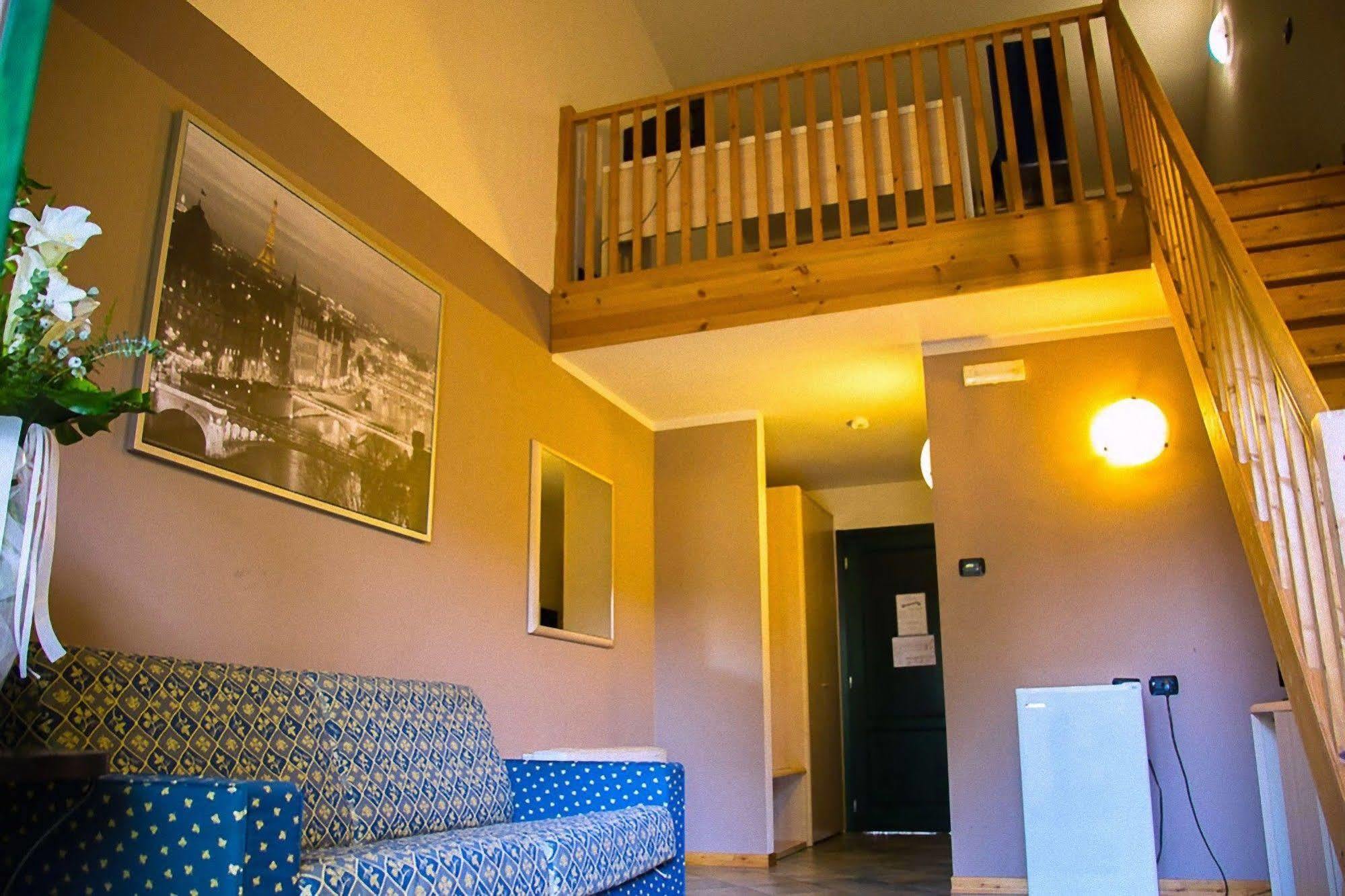 Hotel Ristorante La Perla Varallo Pombia Extérieur photo