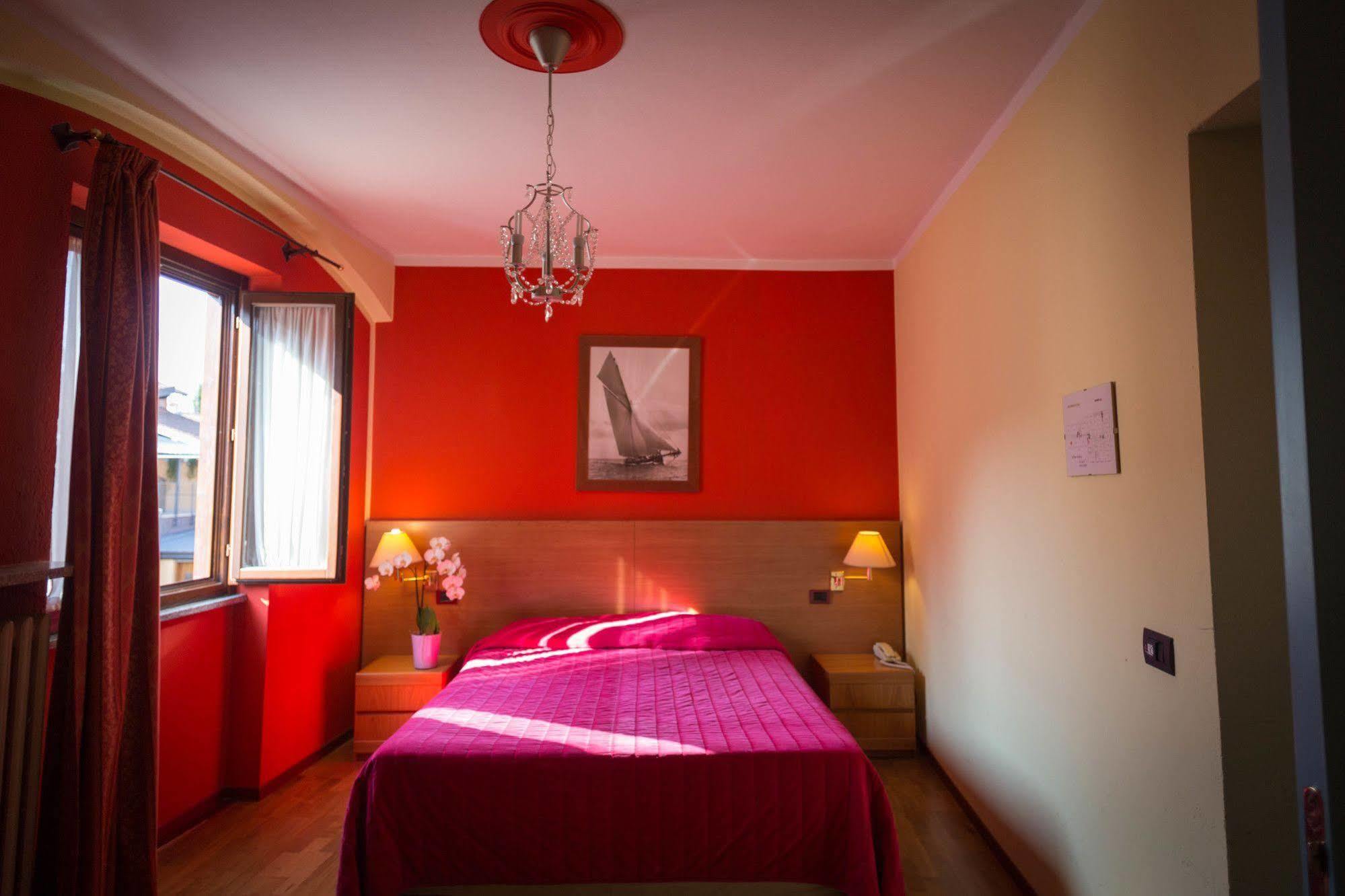 Hotel Ristorante La Perla Varallo Pombia Extérieur photo