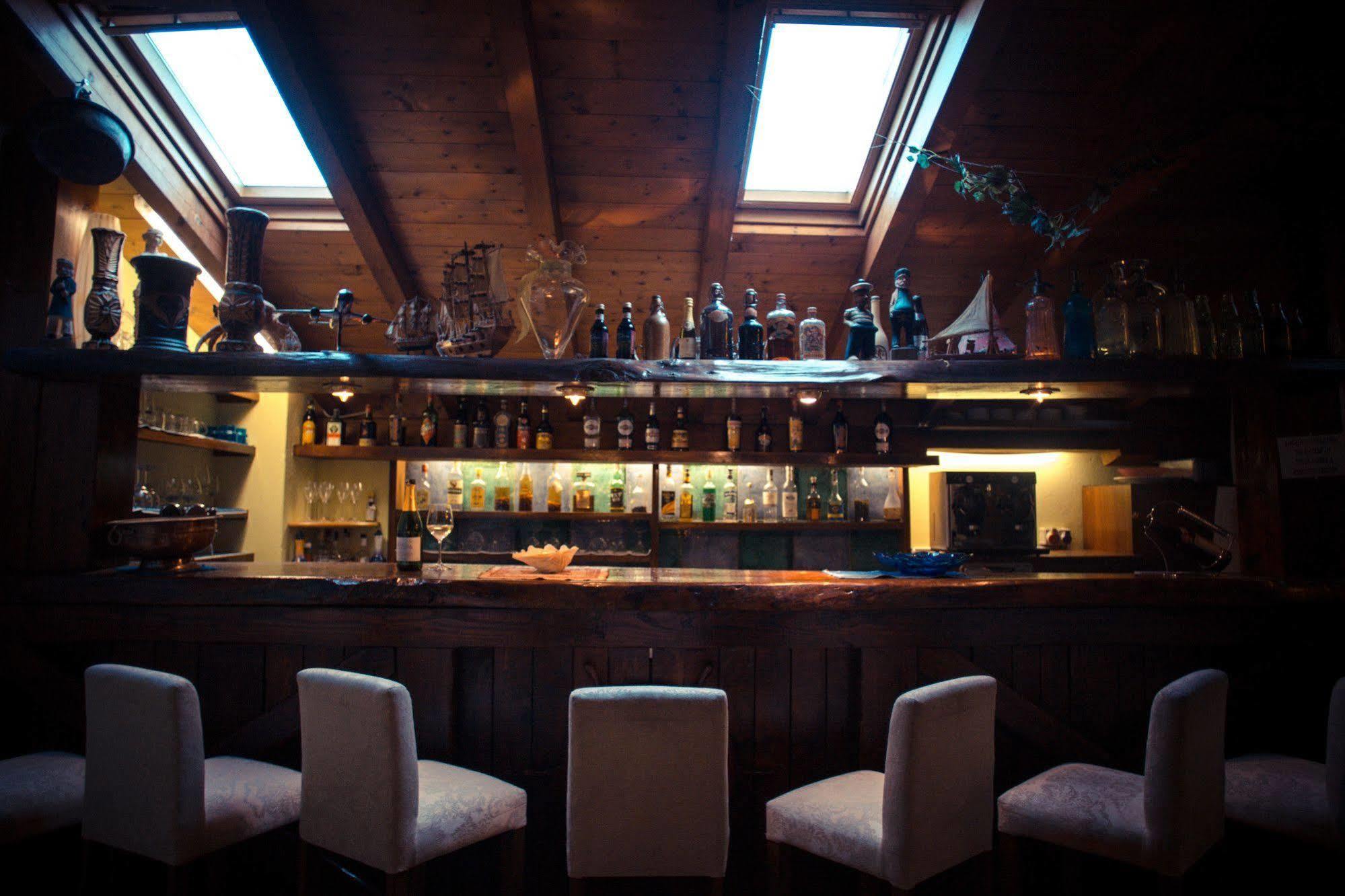 Hotel Ristorante La Perla Varallo Pombia Extérieur photo