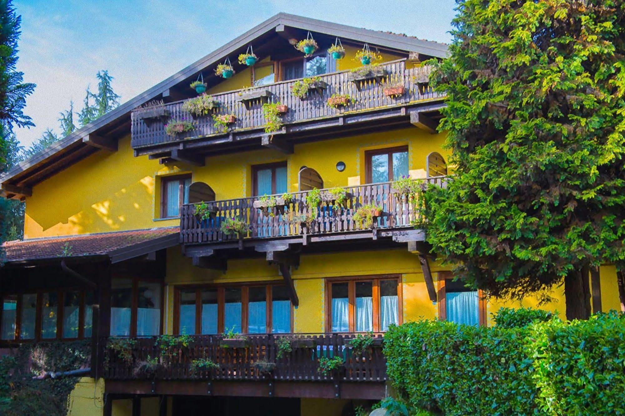 Hotel Ristorante La Perla Varallo Pombia Extérieur photo