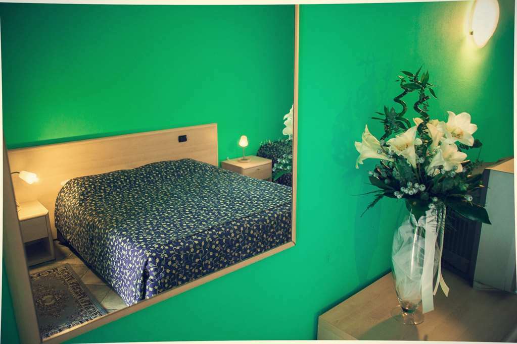 Hotel Ristorante La Perla Varallo Pombia Chambre photo