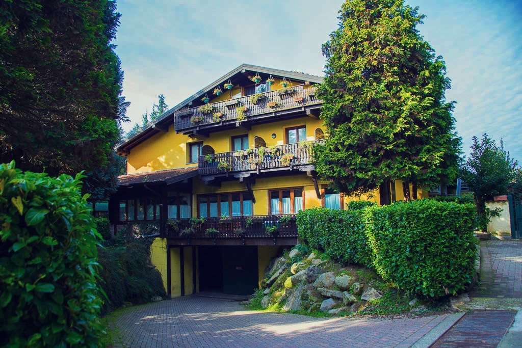 Hotel Ristorante La Perla Varallo Pombia Extérieur photo