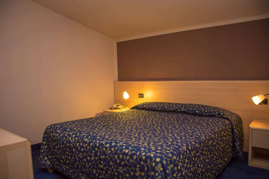 Hotel Ristorante La Perla Varallo Pombia Chambre photo